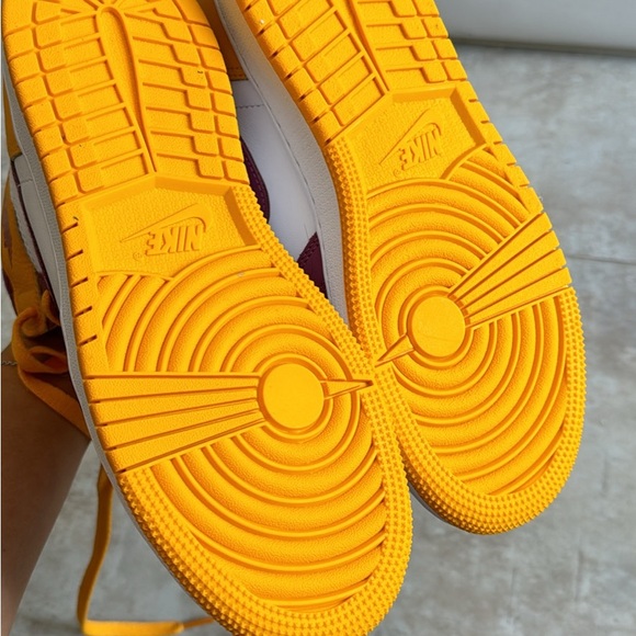 Air Jordan 1.   Brand new size 6 - Picture 2 of 2